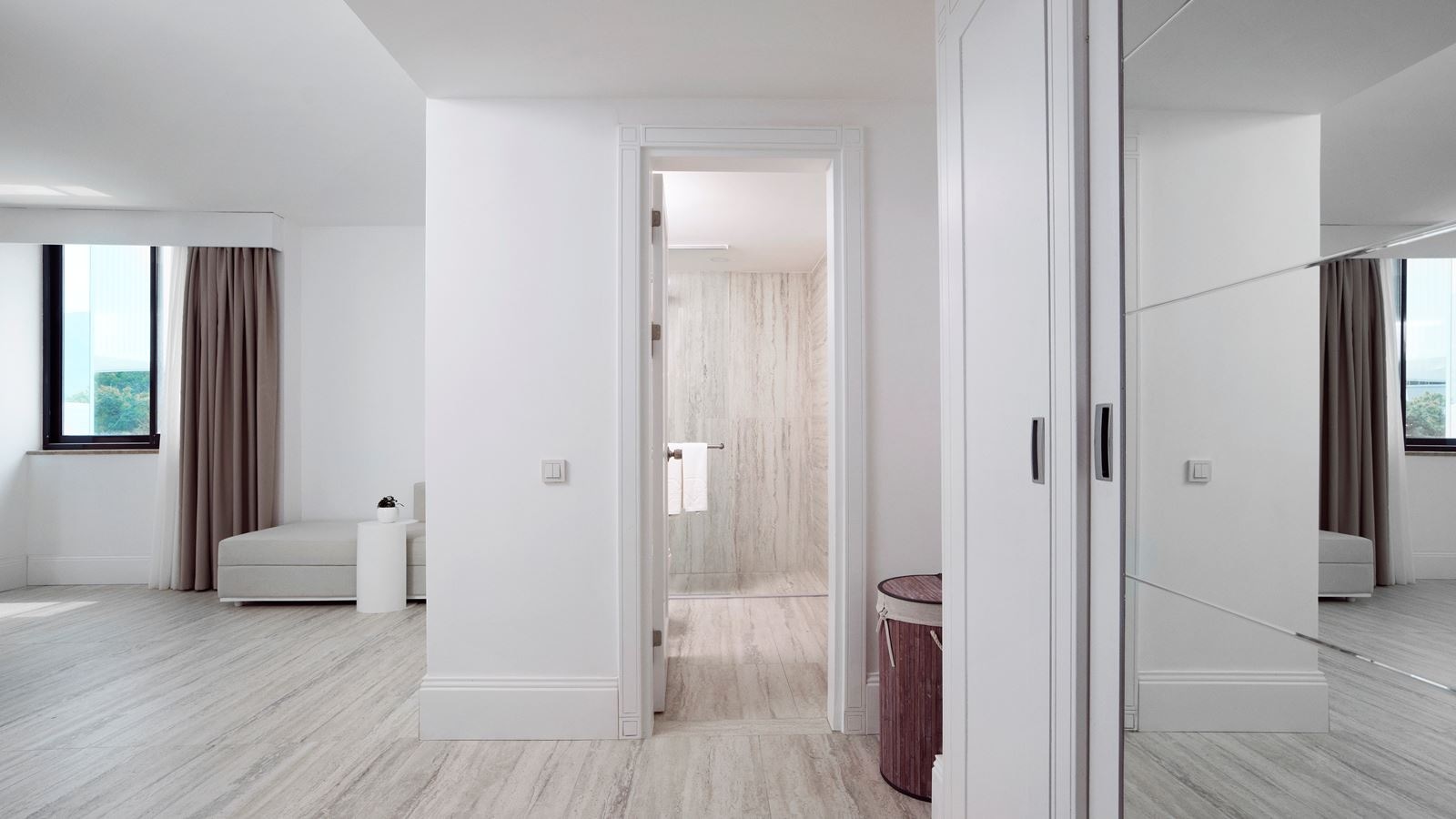 rooms-pearl-room-land-view