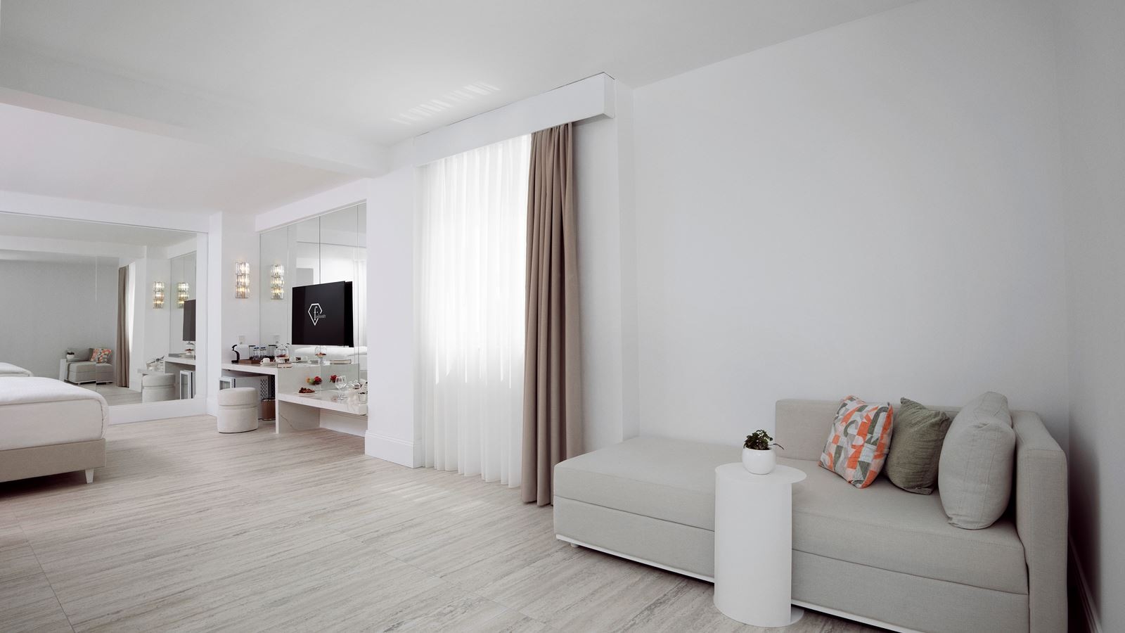 rooms-pearl-room-land-view