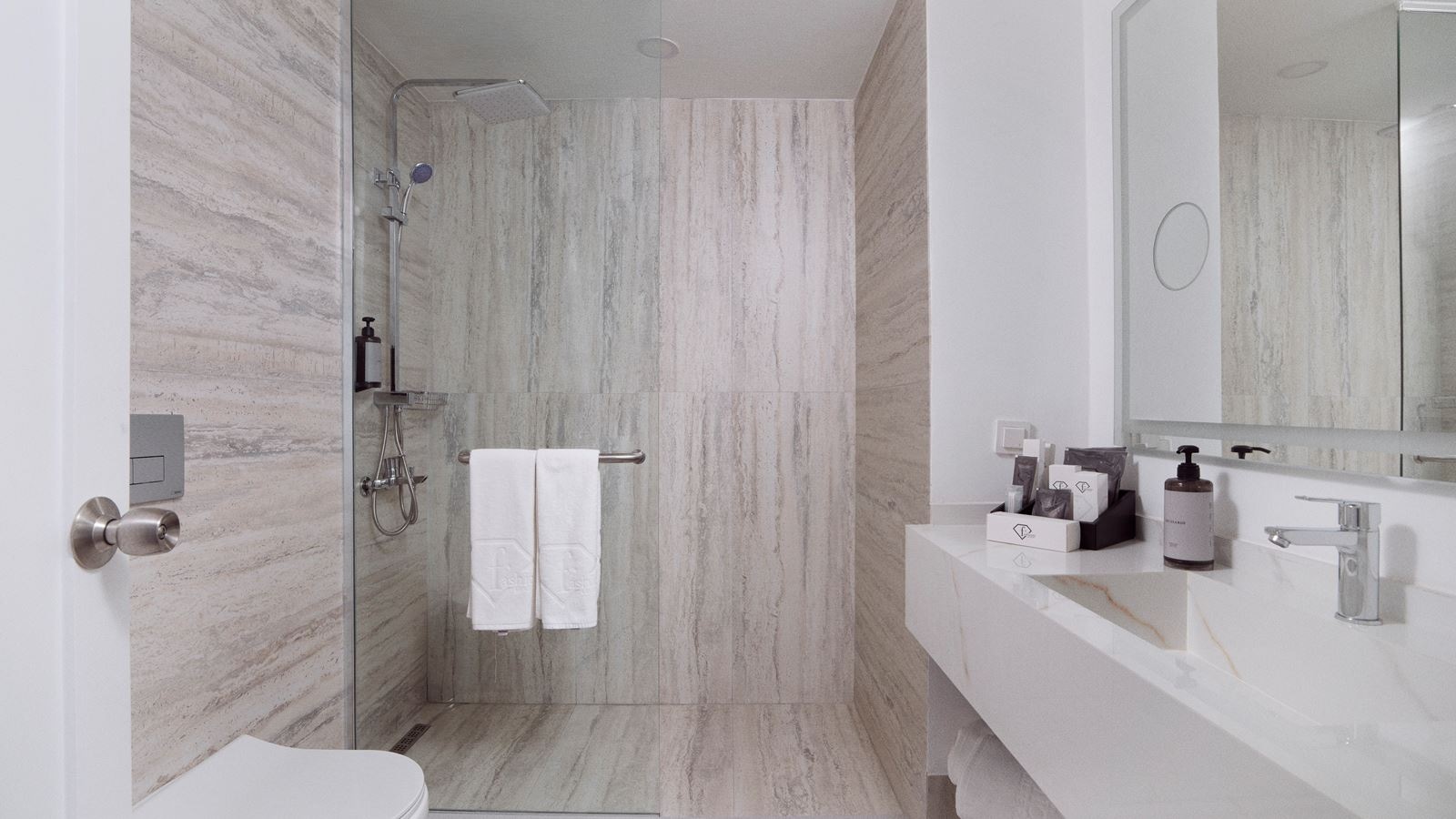 rooms-pearl-room-land-view