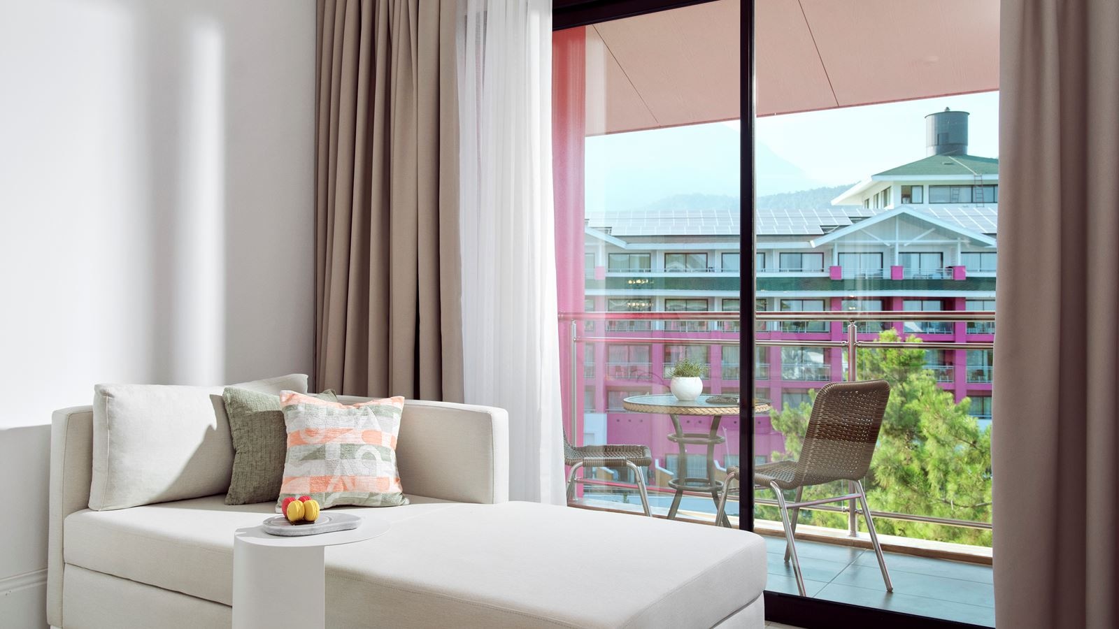 rooms-pearl-room-partly-sea-view