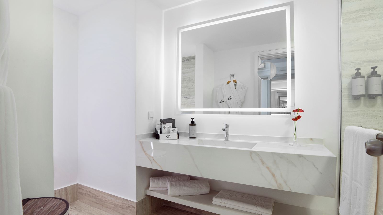 rooms-pearl-room-partly-sea-view