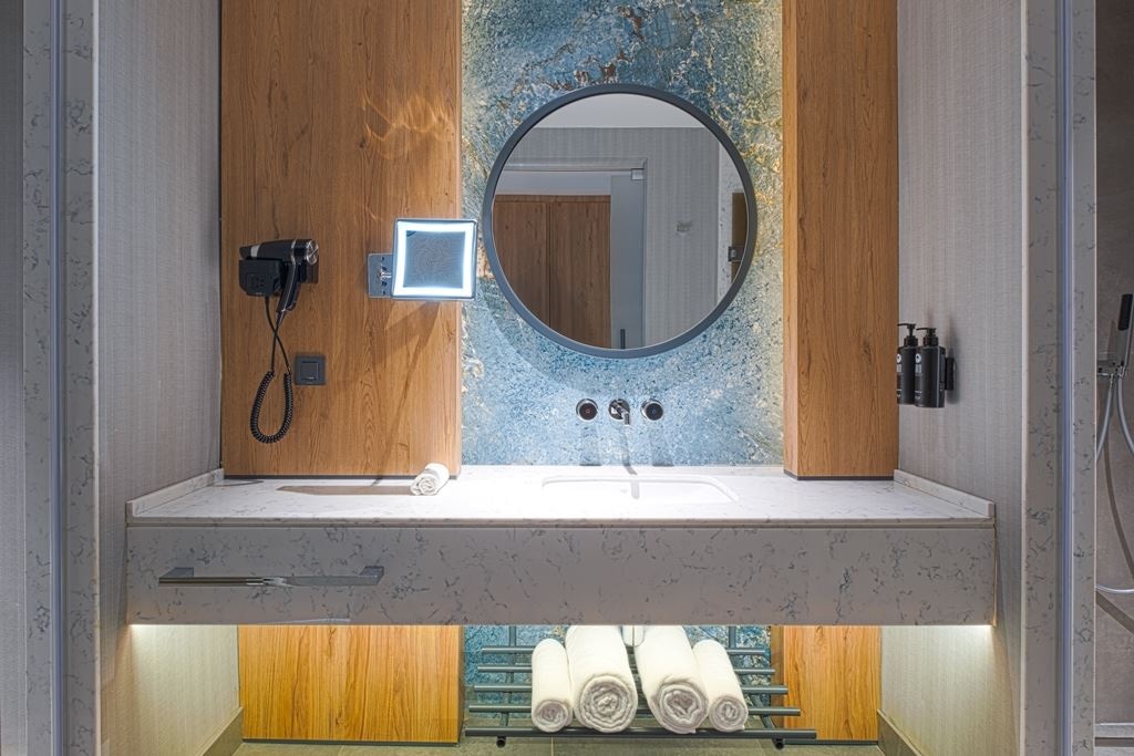 rooms-superior-land-view-with-balcony