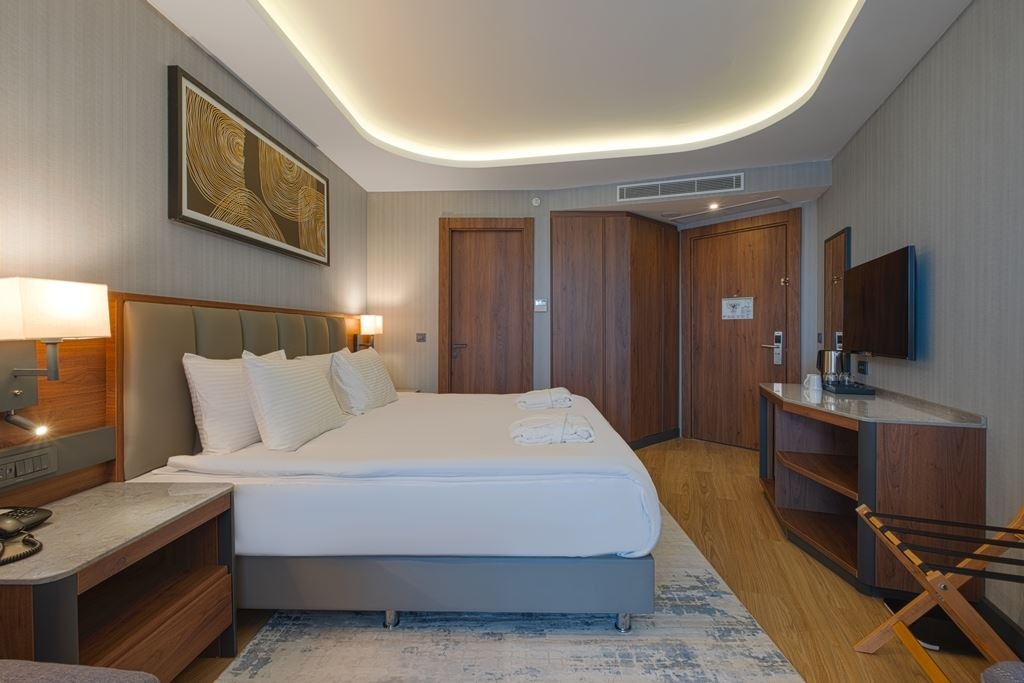 rooms-deluxe-family-room-land-view