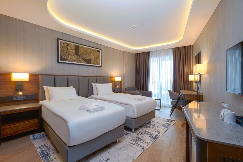 rooms-deluxe-family-room-land-view