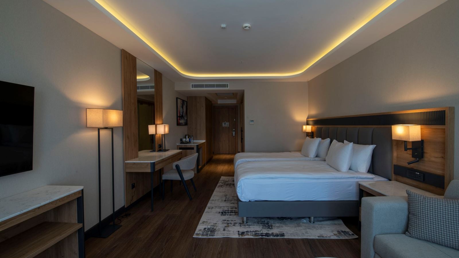 rooms-deluxe-room-land-view-with-balcony