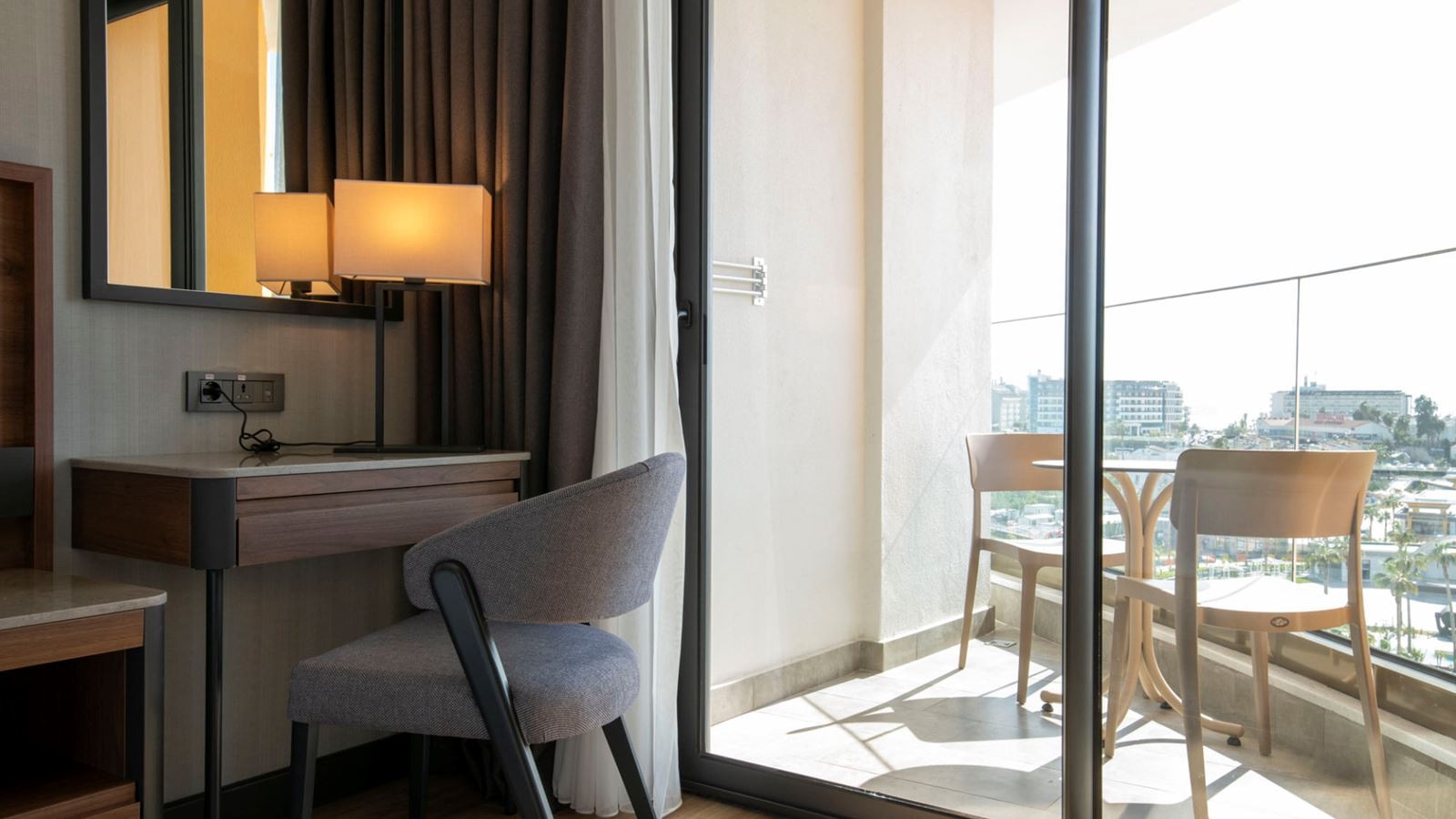 rooms-deluxe-room-pool-view-with-balcony