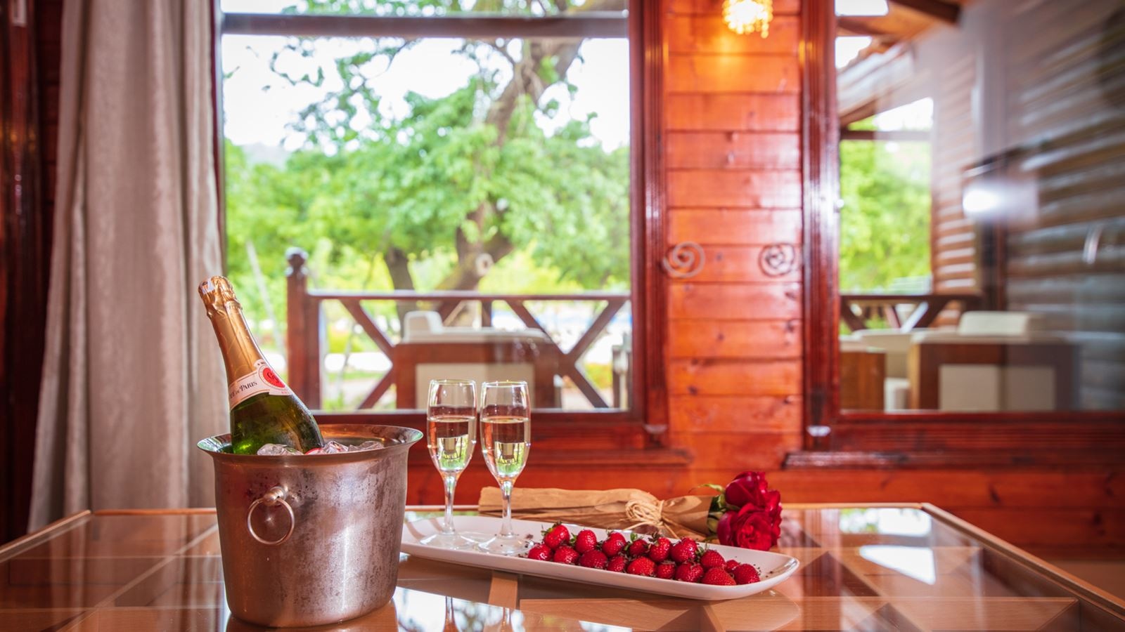 rooms-deluxe-suit-bungalow