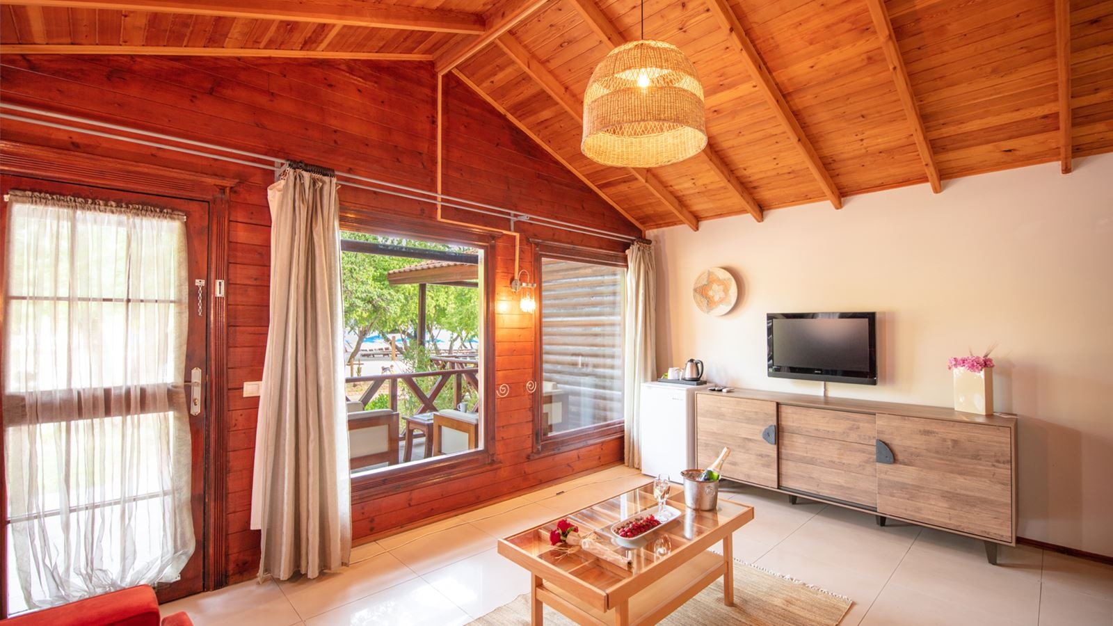 rooms-deluxe-suit-bungalow