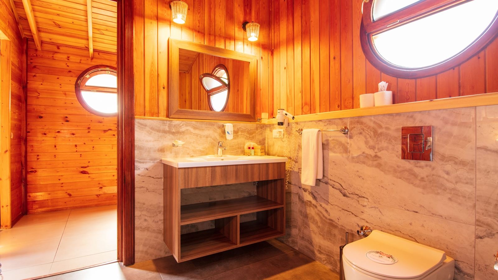 rooms-deluxe-bungalow