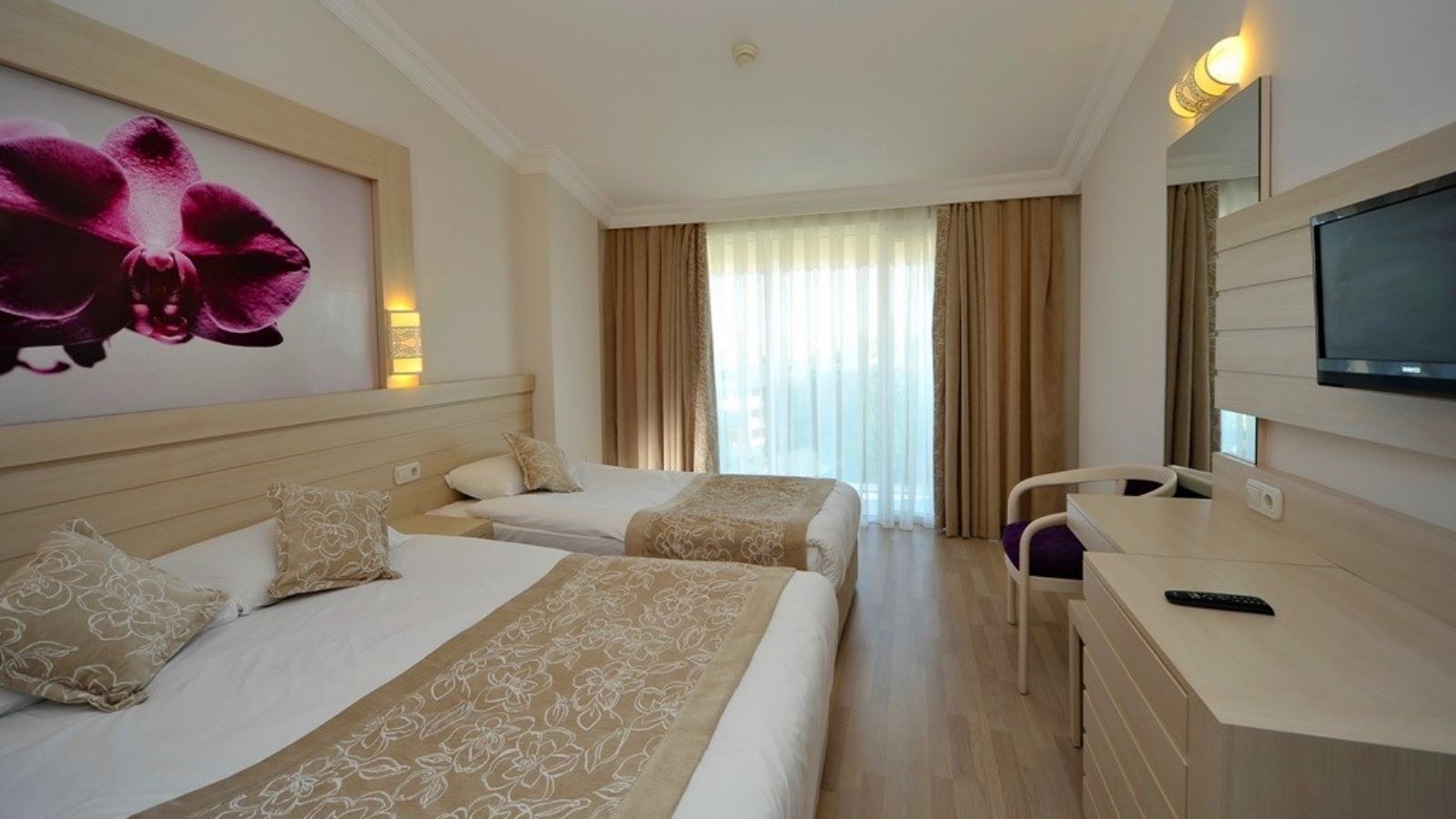 rooms-standard-room-land-view-with-balcony