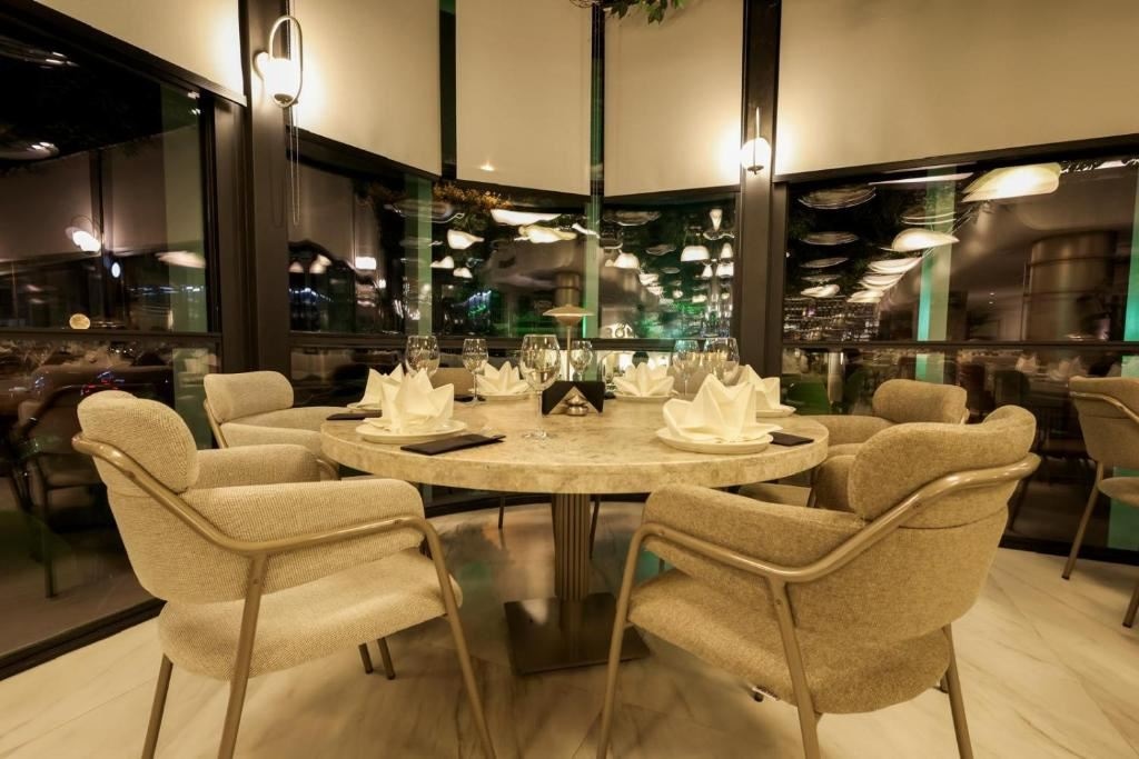 restaurants-restaurants