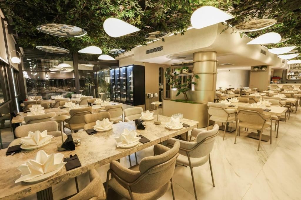 restaurants-restaurants