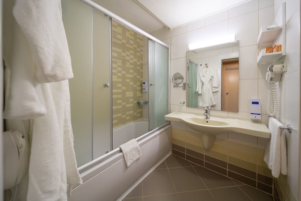 rooms-hotel-standard-room-roh