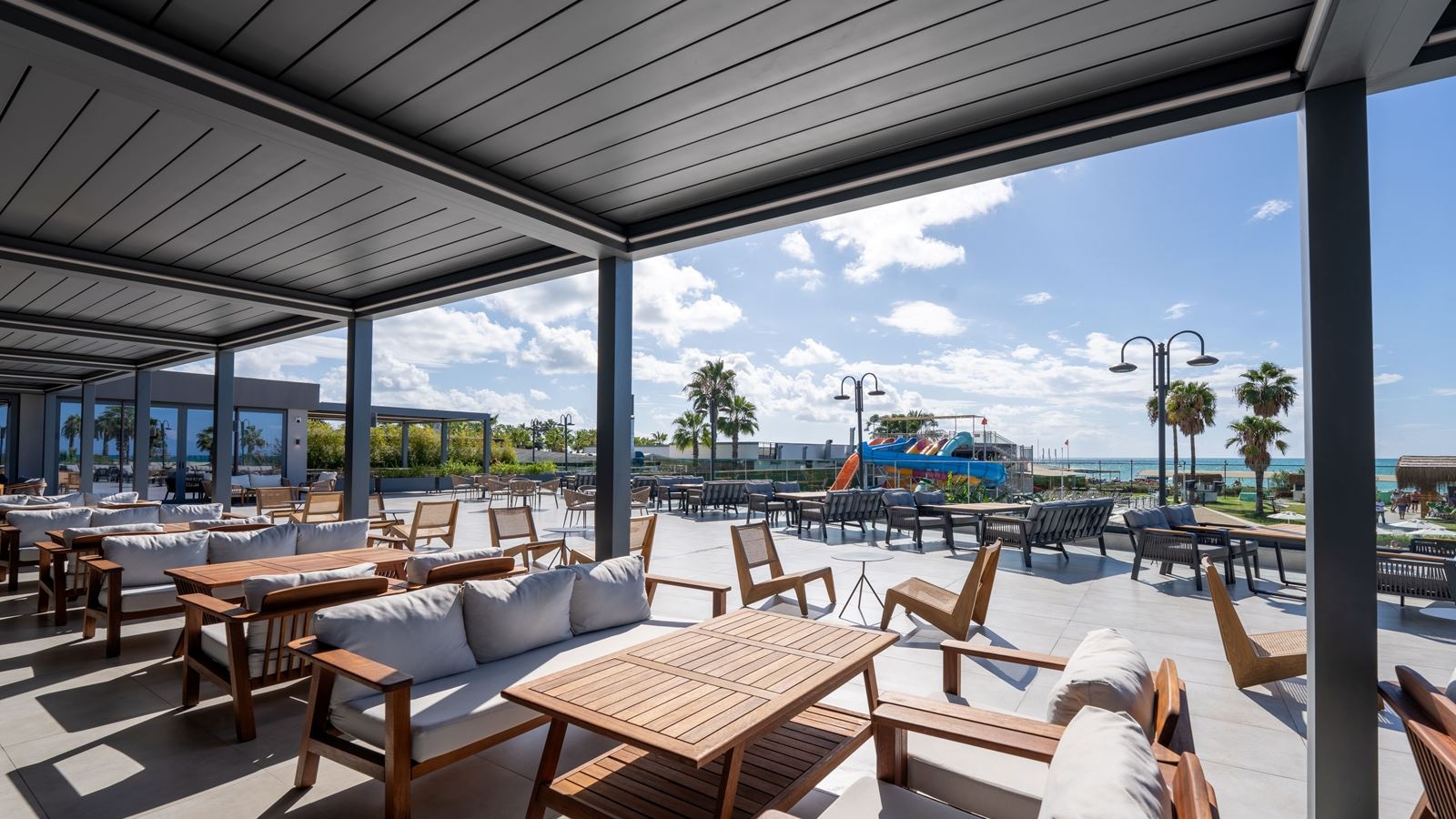 bars-brezza-pool-bar