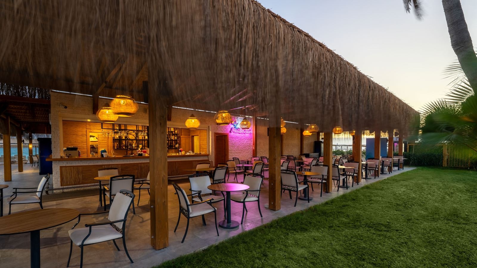 bars-brezza-beach-bar