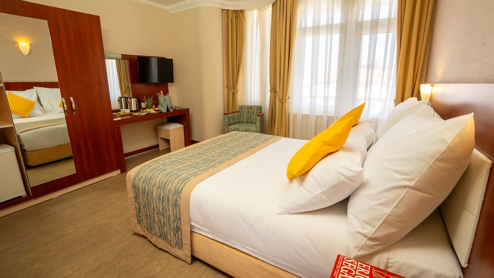 rooms-standard-room-side-sea-view