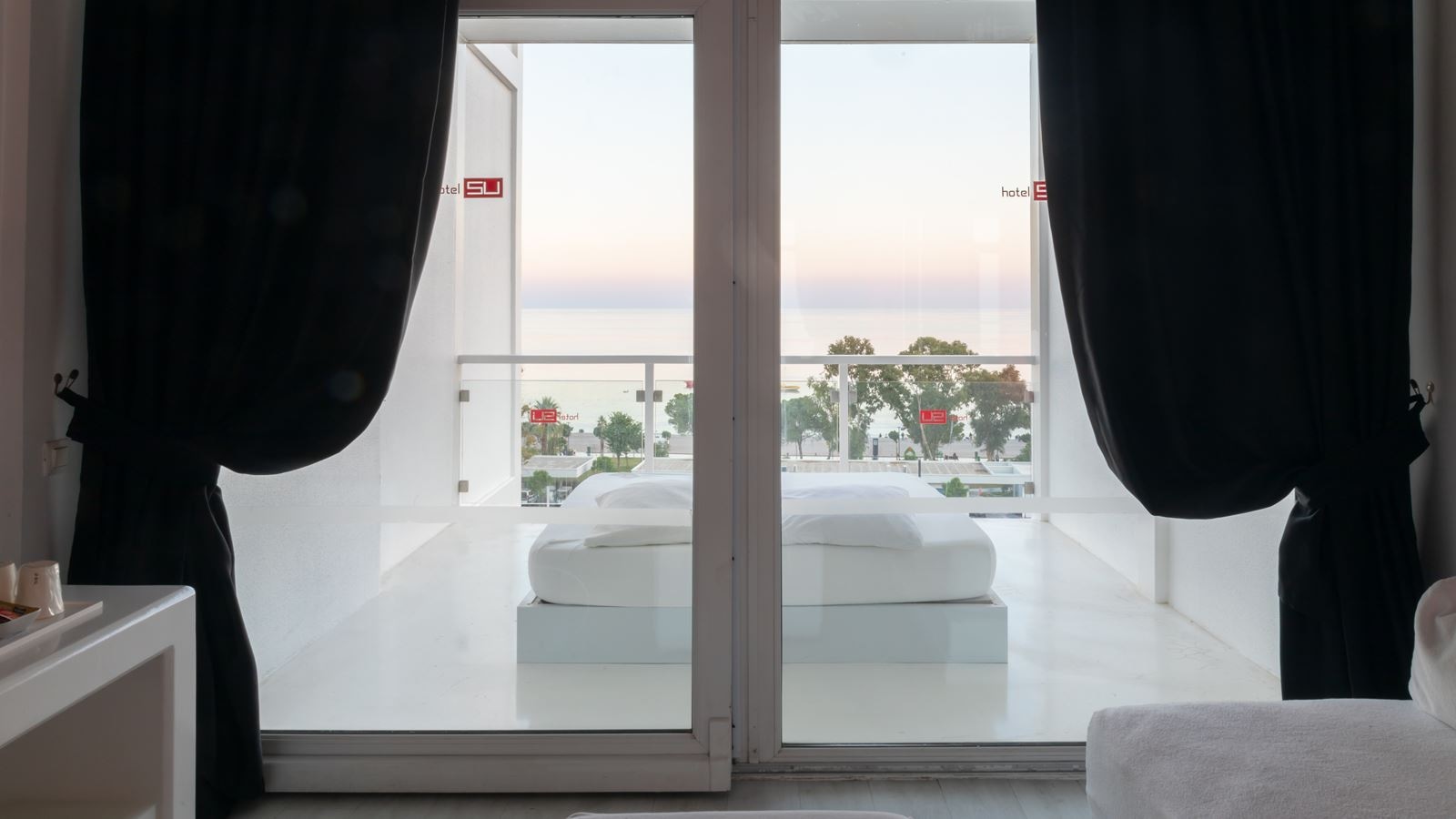 rooms-deluxe-sea-view