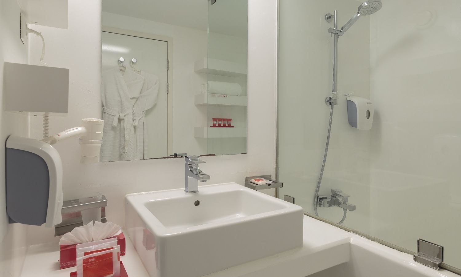 rooms-deluxe-land-view