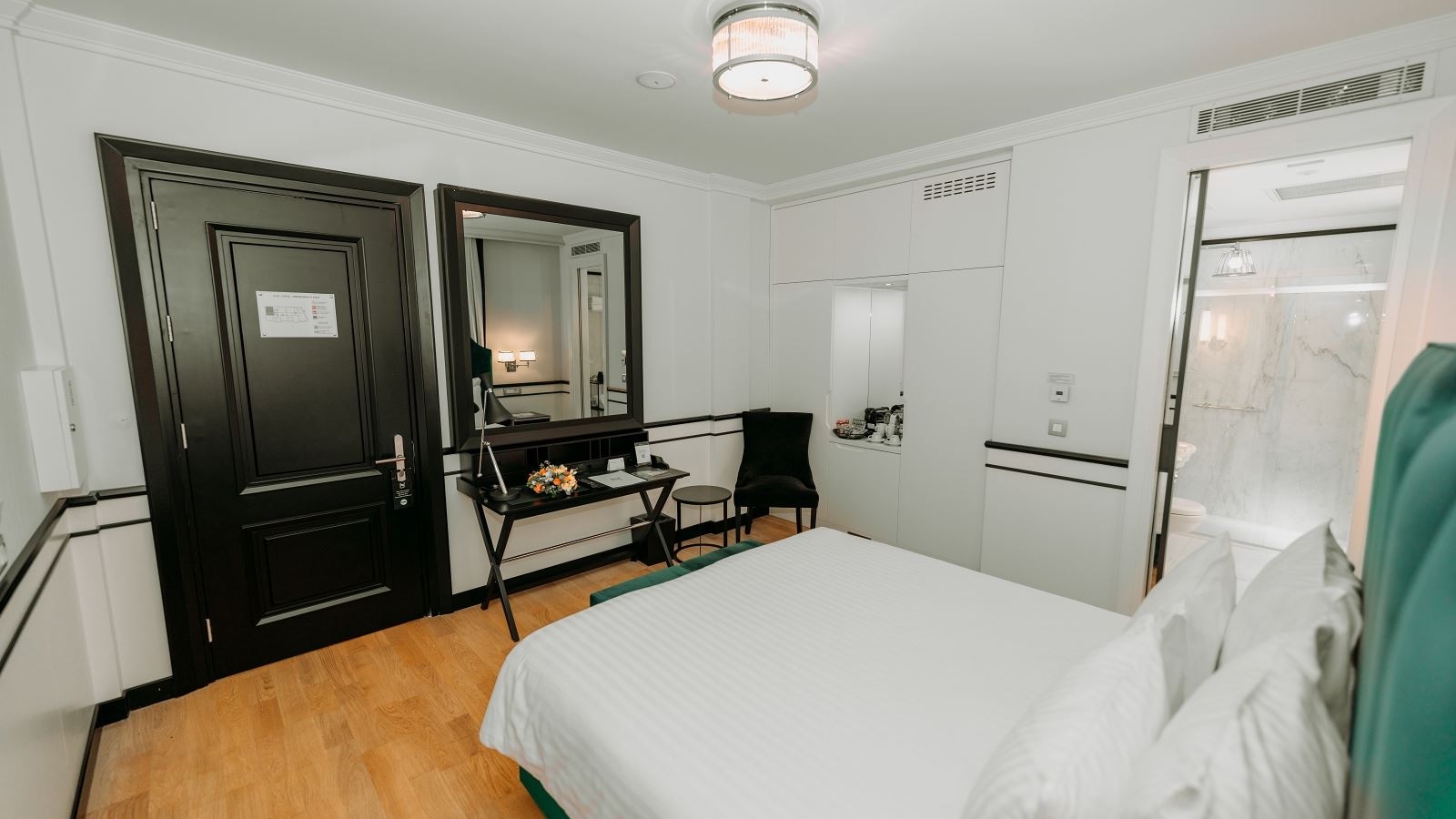 rooms-deluxe-french-arka-cephe