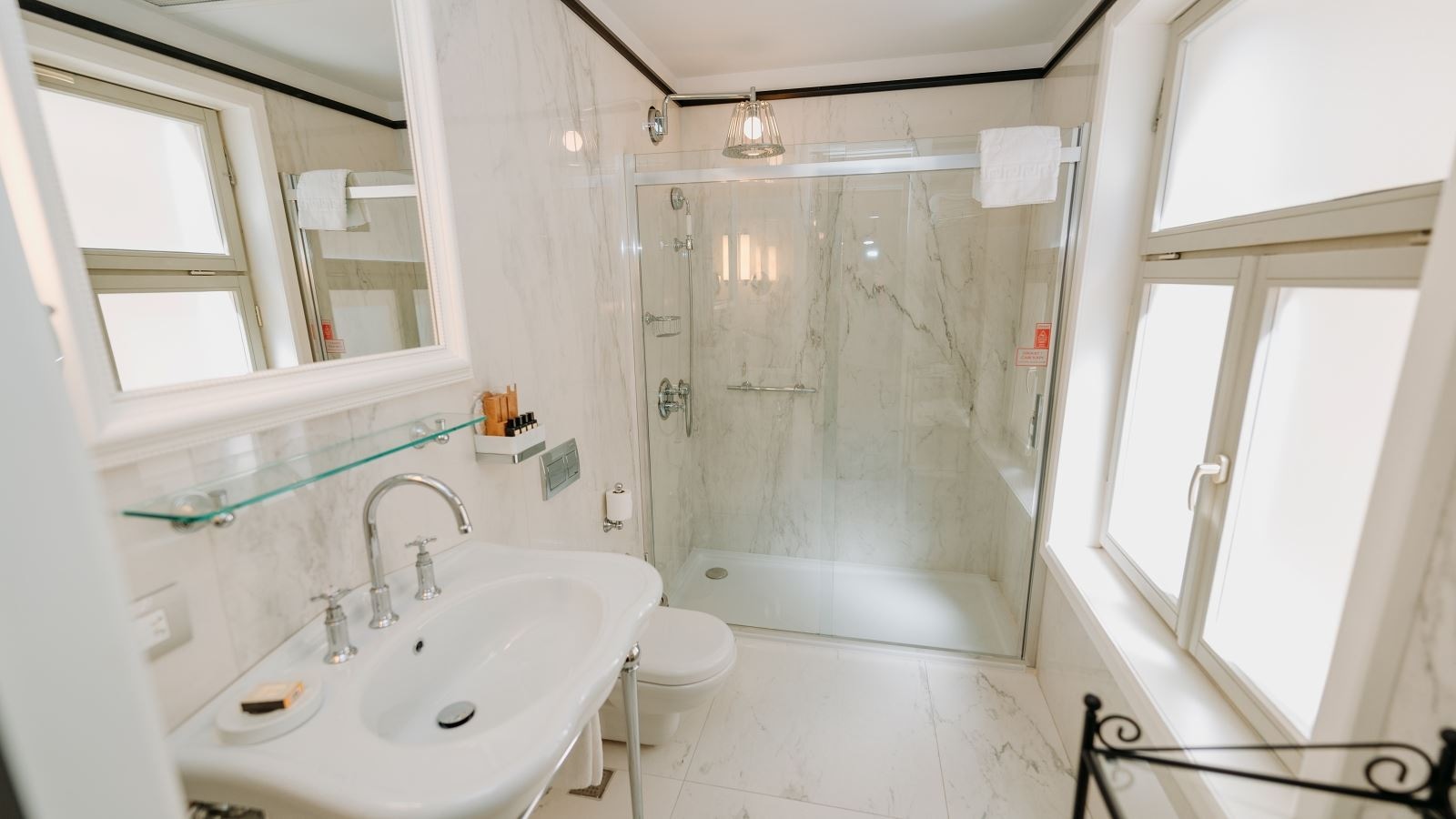 rooms-deluxe-french-arka-cephe