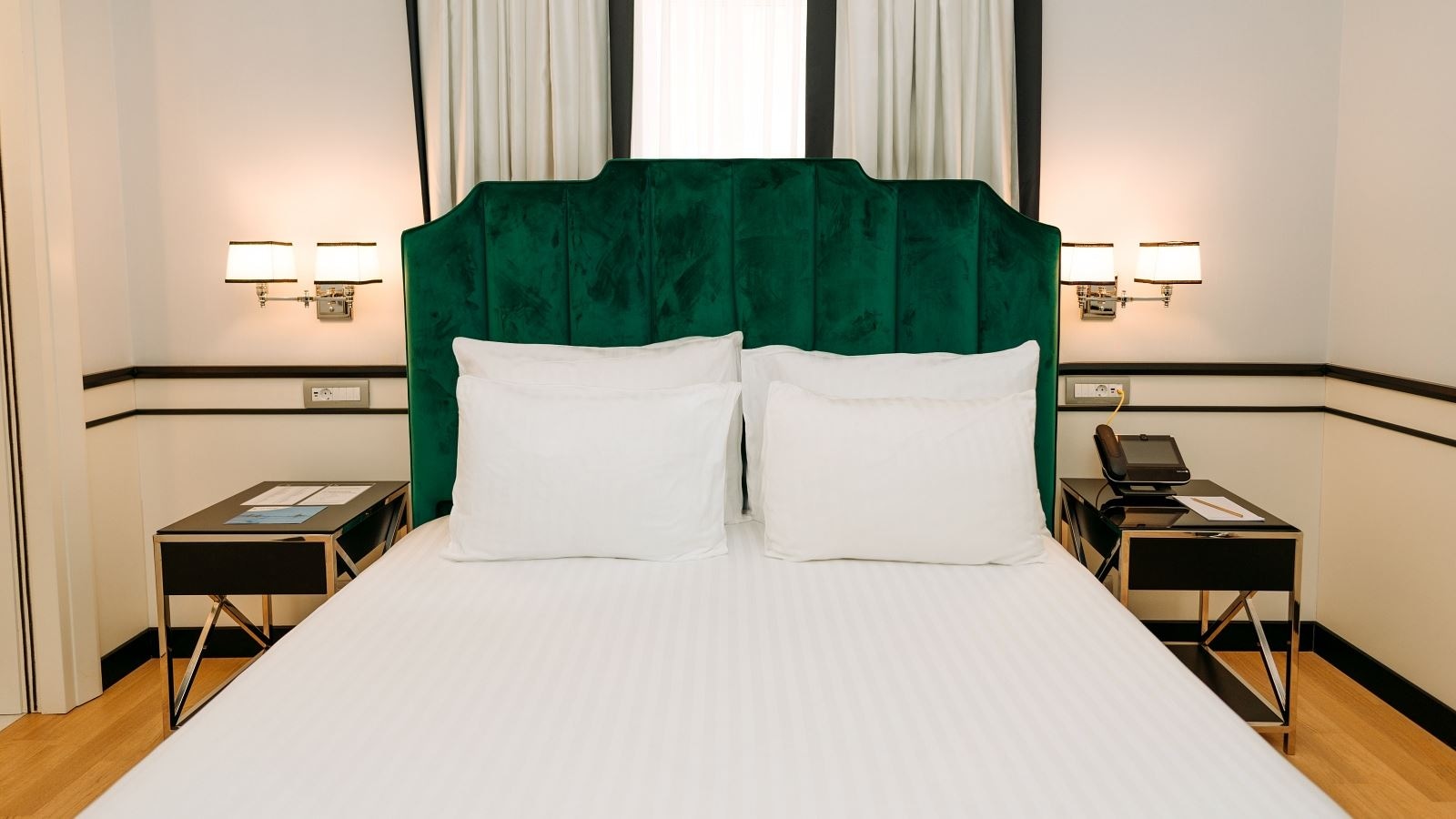 rooms-deluxe-french-arka-cephe