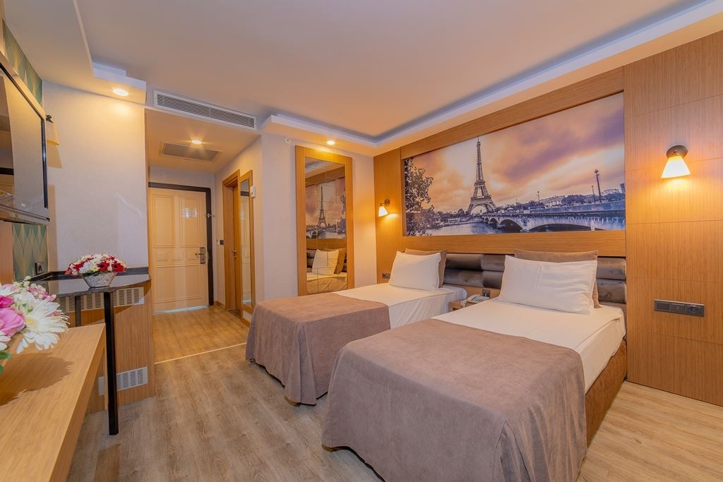 rooms-standard-room-land-view-with-balcony