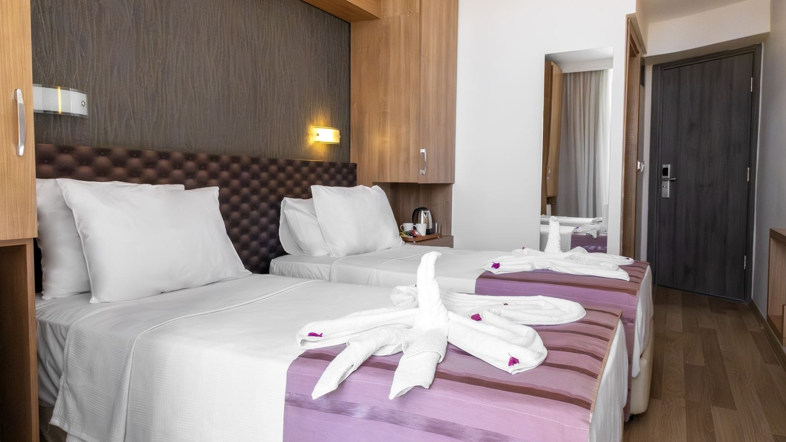 rooms-land-view-standard