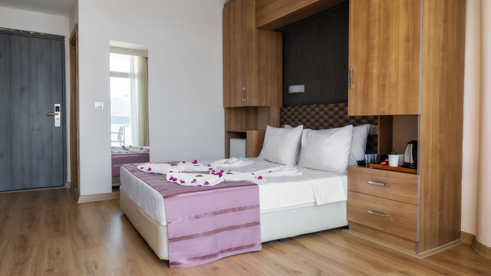 rooms-land-view-standard