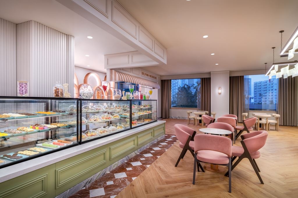 bars-aura-lounge-and-sweetpatisserie