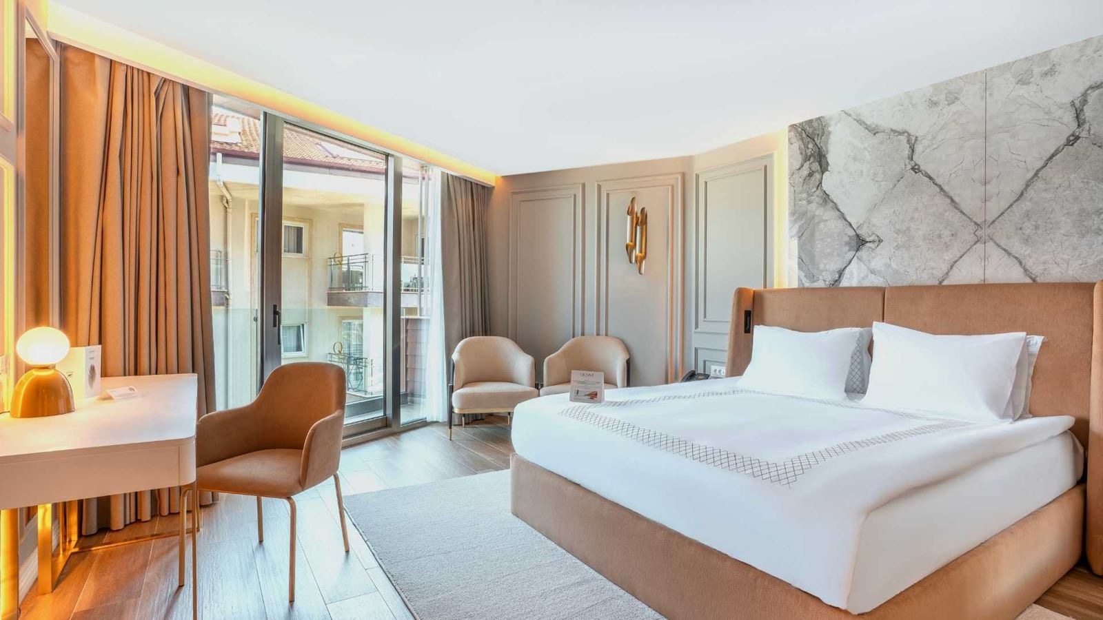 rooms-superior-room-land-view