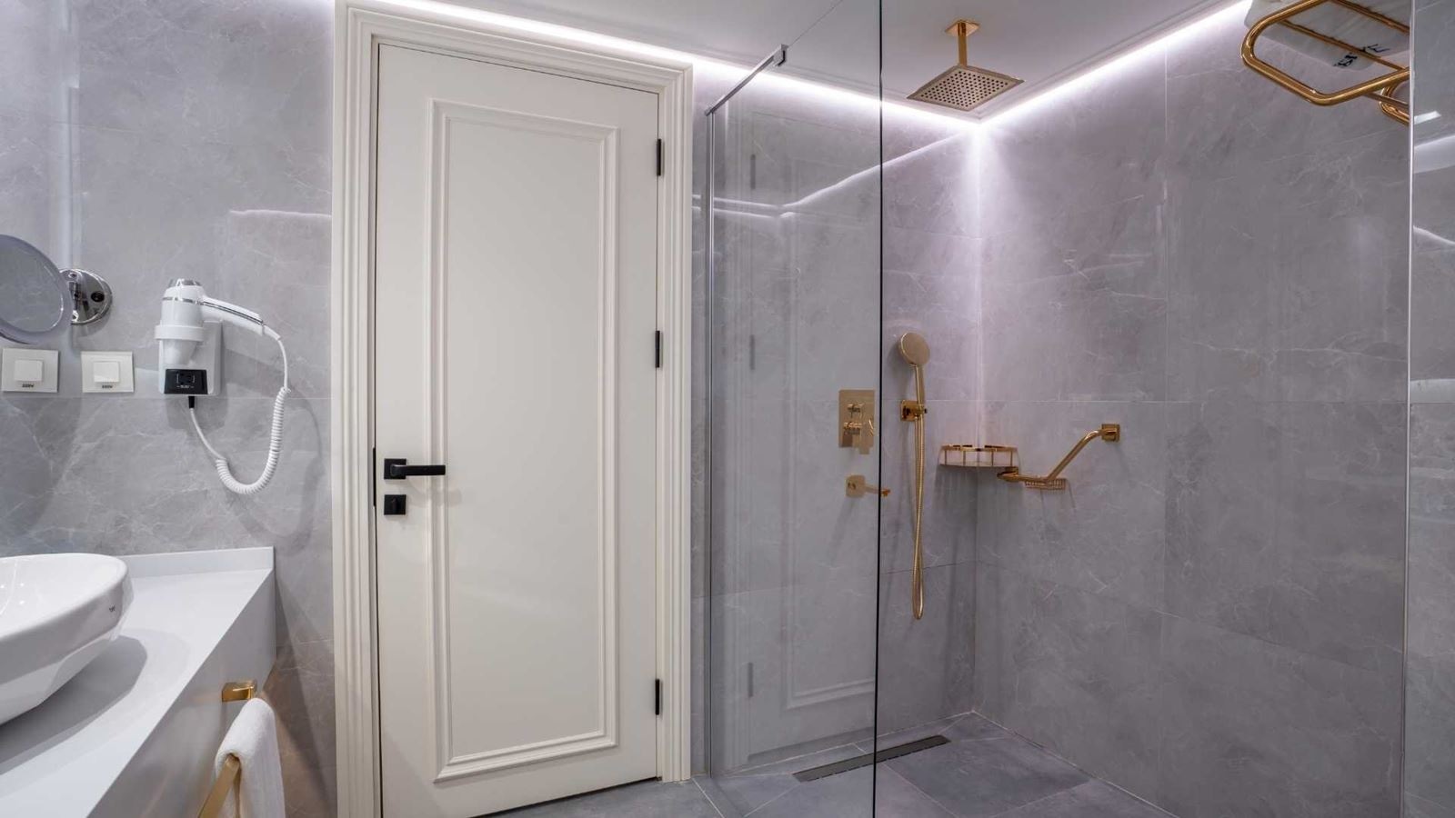 rooms-superior-room-land-view