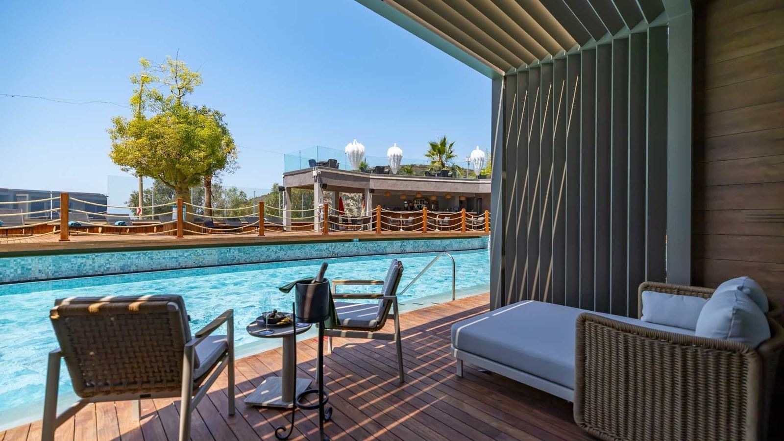 rooms-pool-connect-room