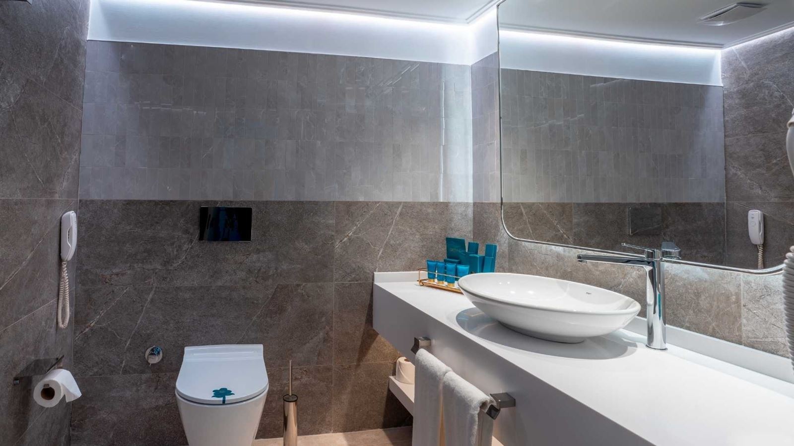 rooms-pool-connect-room