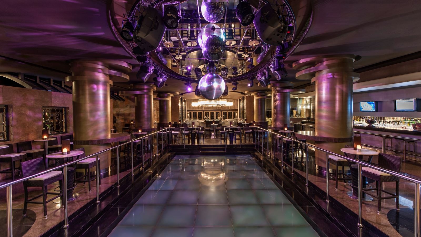 bars-lake-house-pool-bar