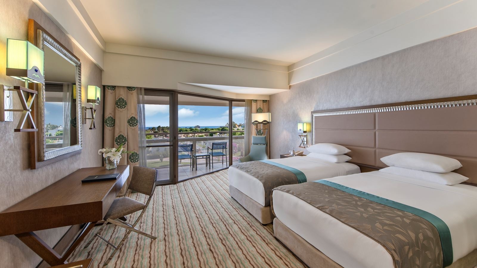 rooms-hilton-suite-sea-view