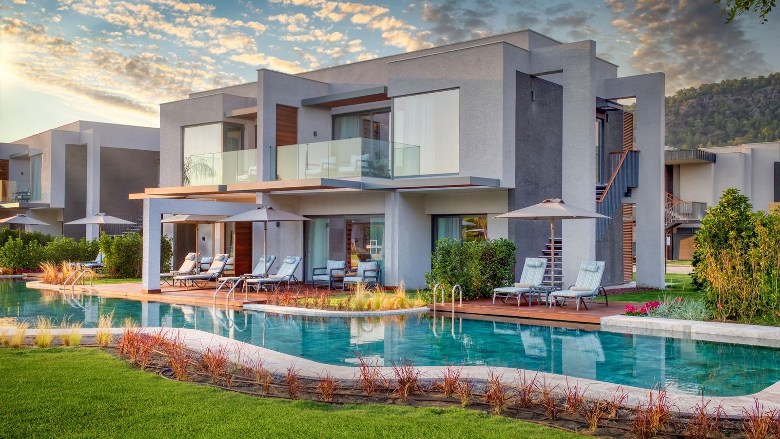 rooms-lake-house-family-swimup