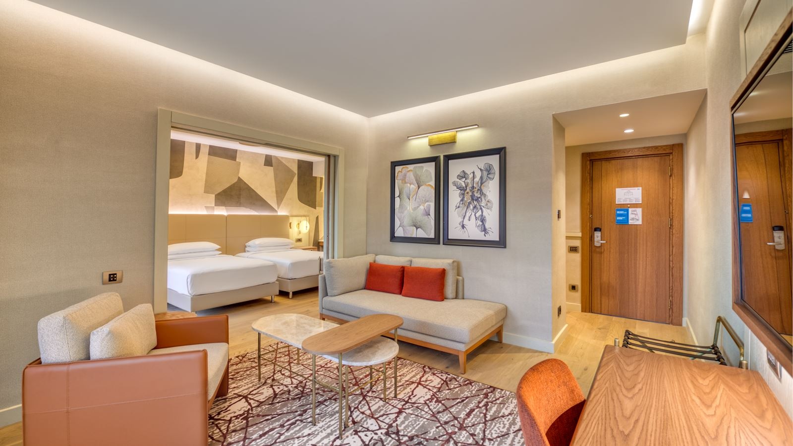 rooms-lake-house-family-swimup