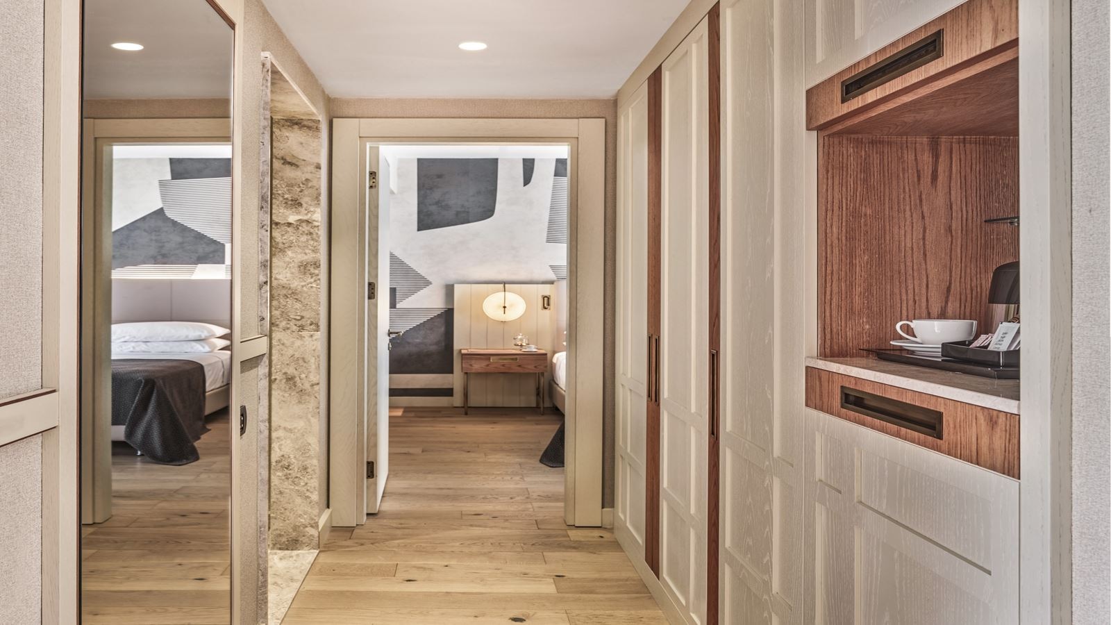 rooms-lake-house-swimup-room