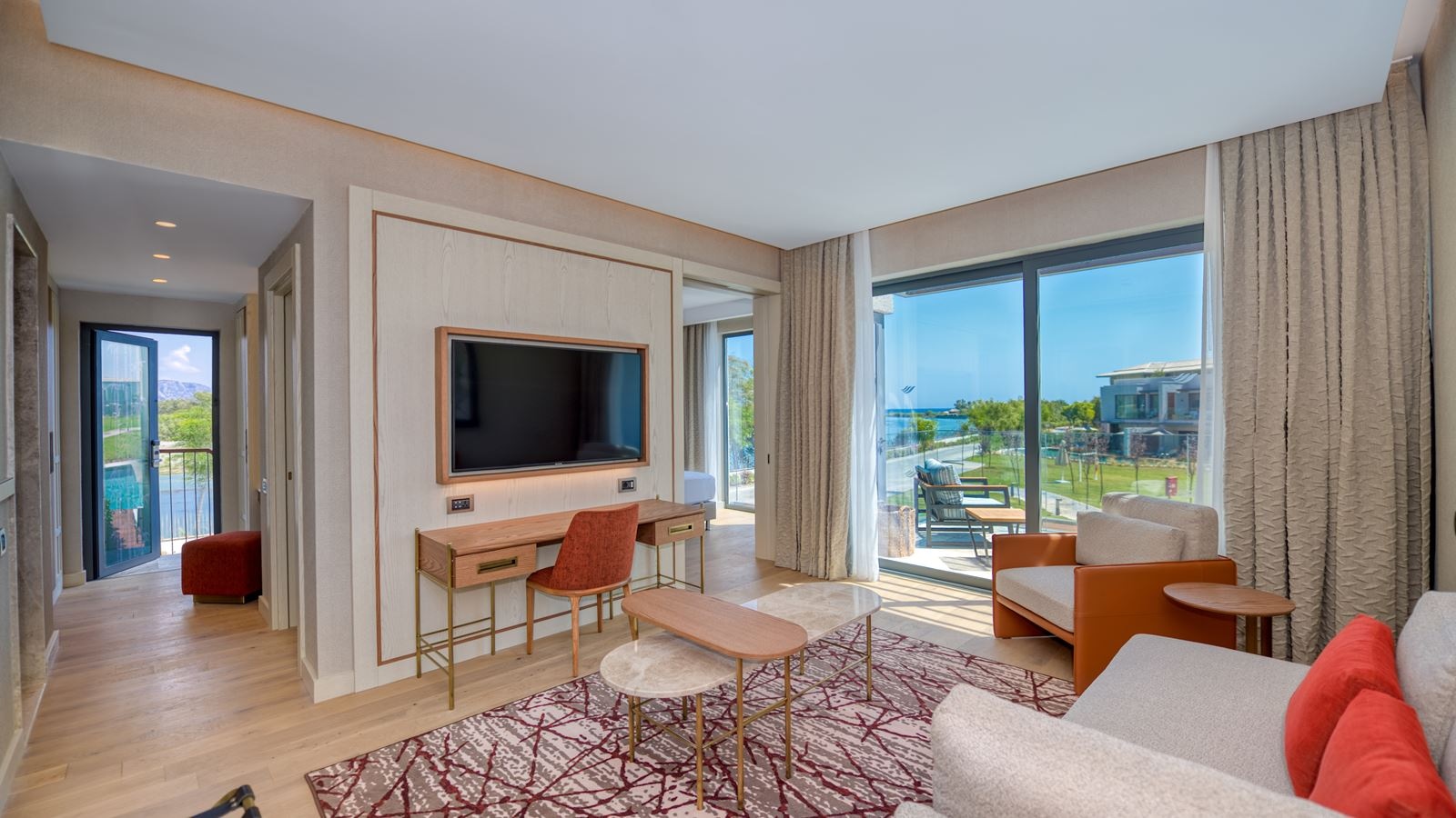 rooms-lake-house-room-swimup-via-stairs