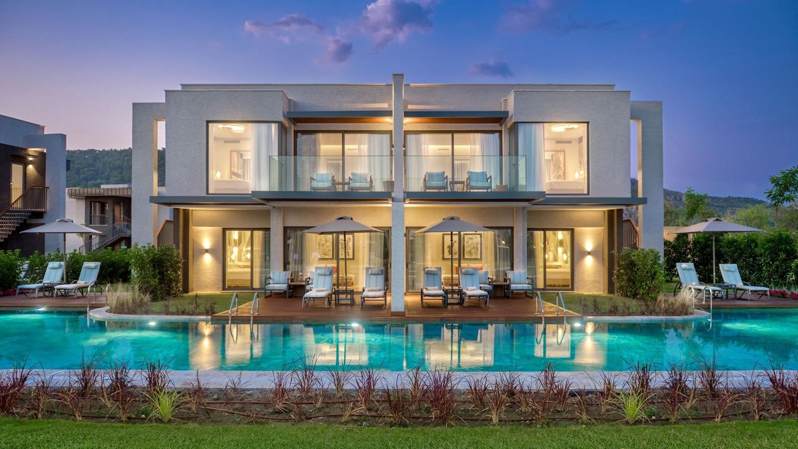 rooms-lake-house-swimup-room