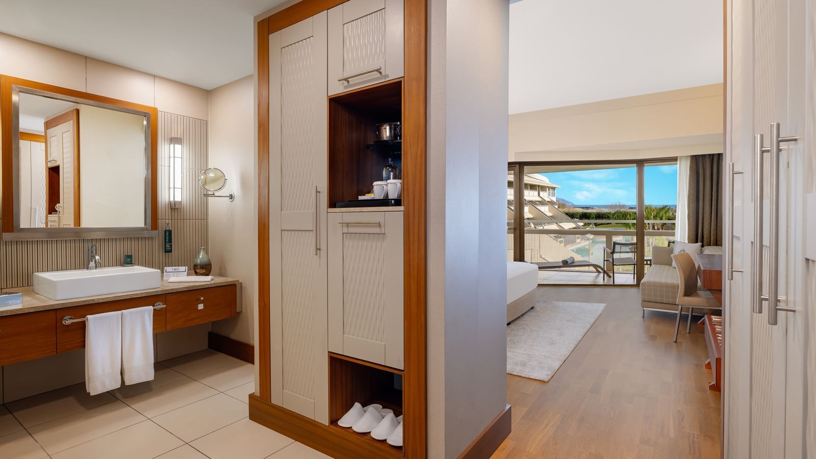 rooms-guest-room-pool-access-sea-view