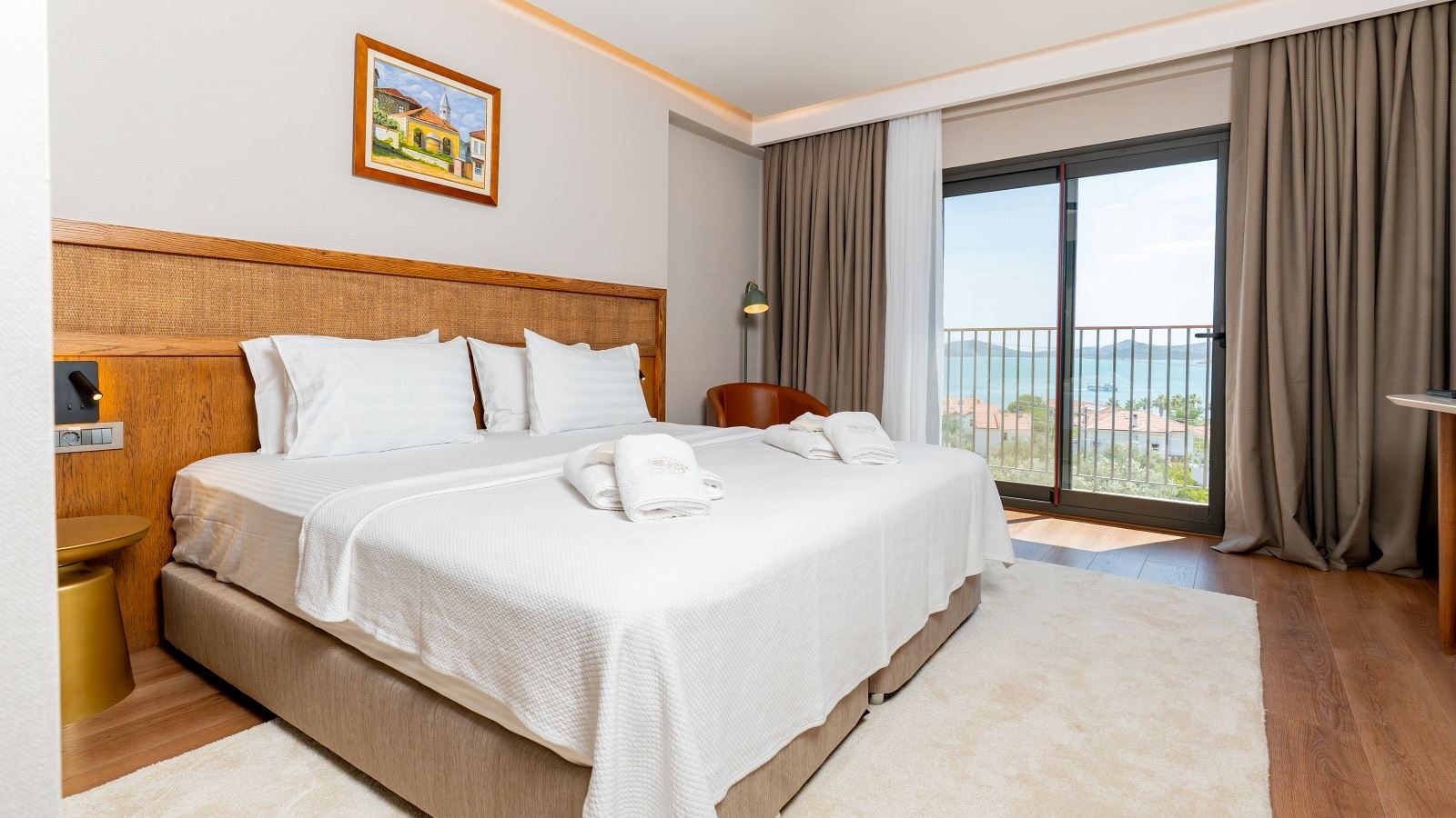 rooms-deluxe-deniz-manzarali-oda