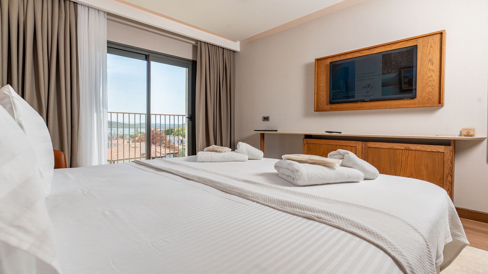 rooms-deluxe-deniz-manzarali-oda