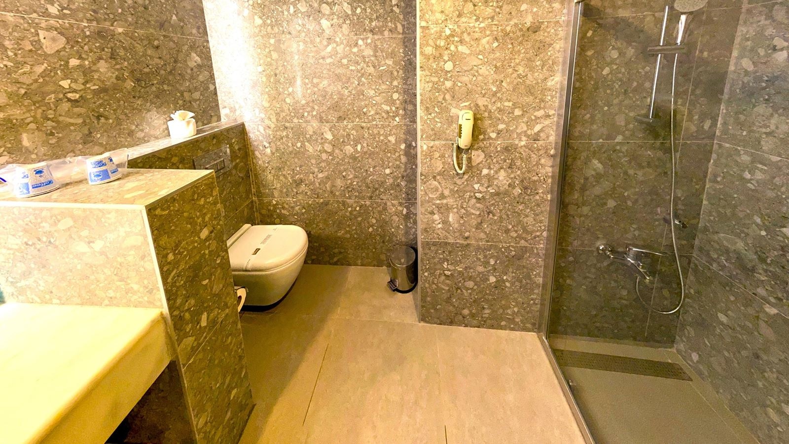 rooms-hotel-standard-room