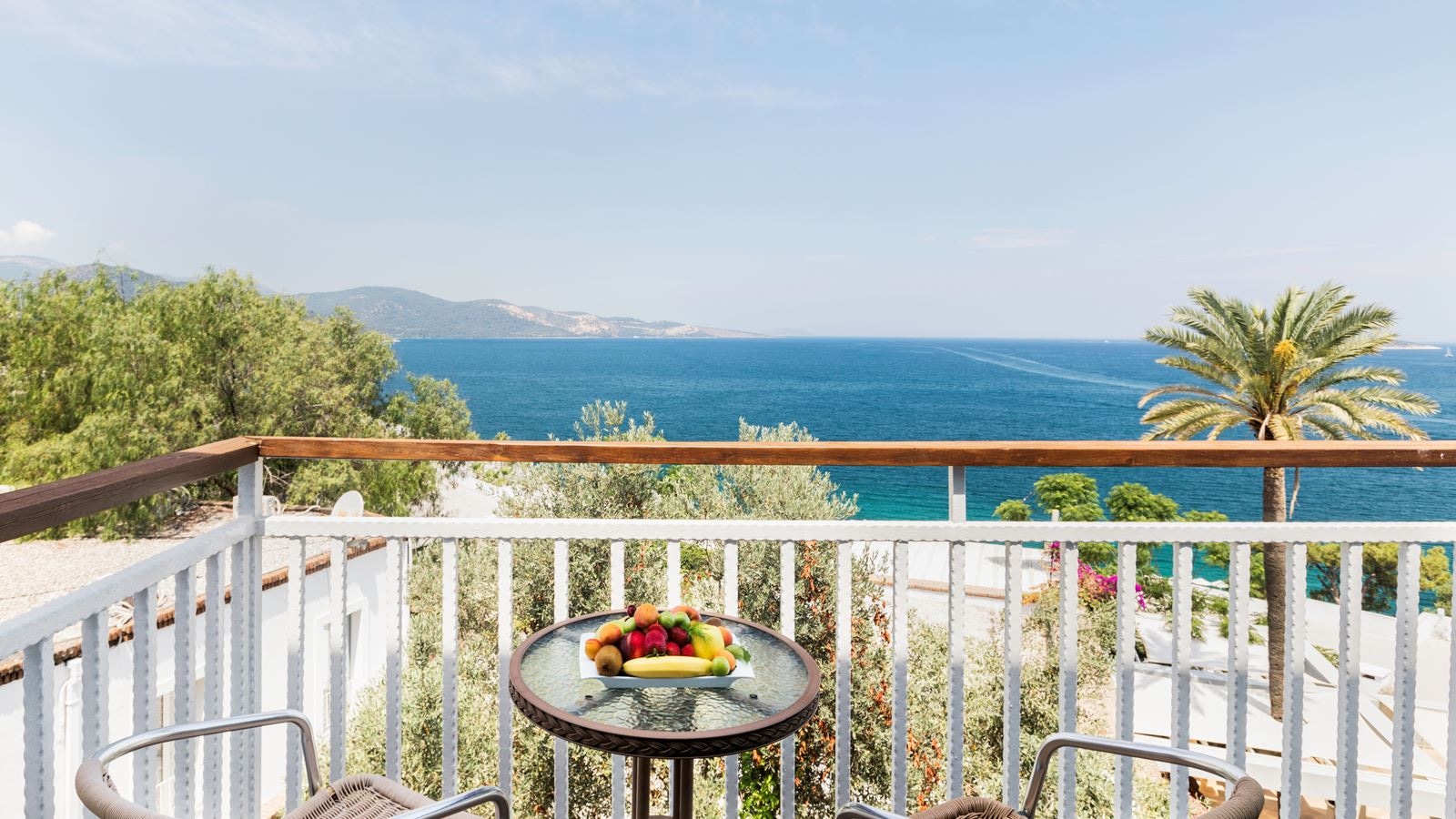 rooms-club-room-seaview