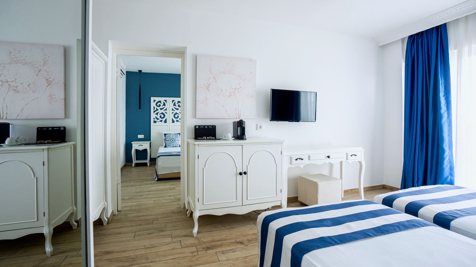 rooms-club-family-room