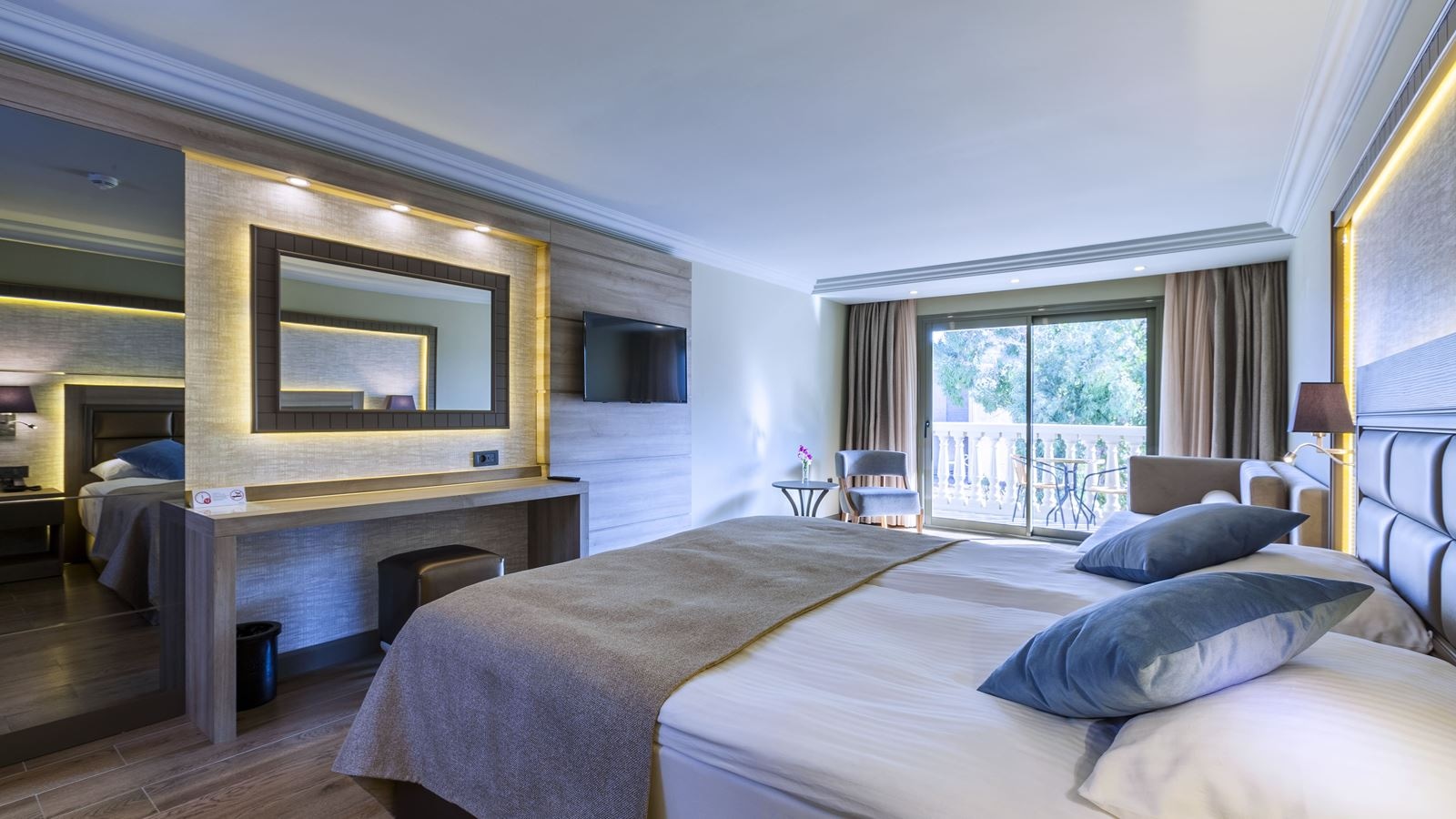 rooms-standard-side-sea-view-room