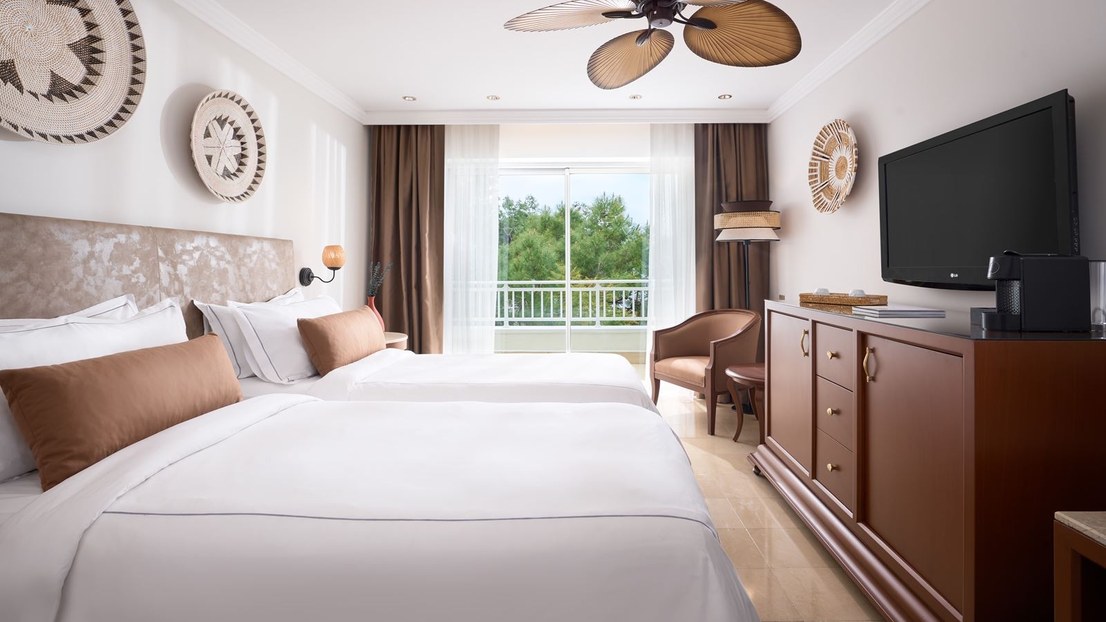 rooms-deluxe-room-sea-view