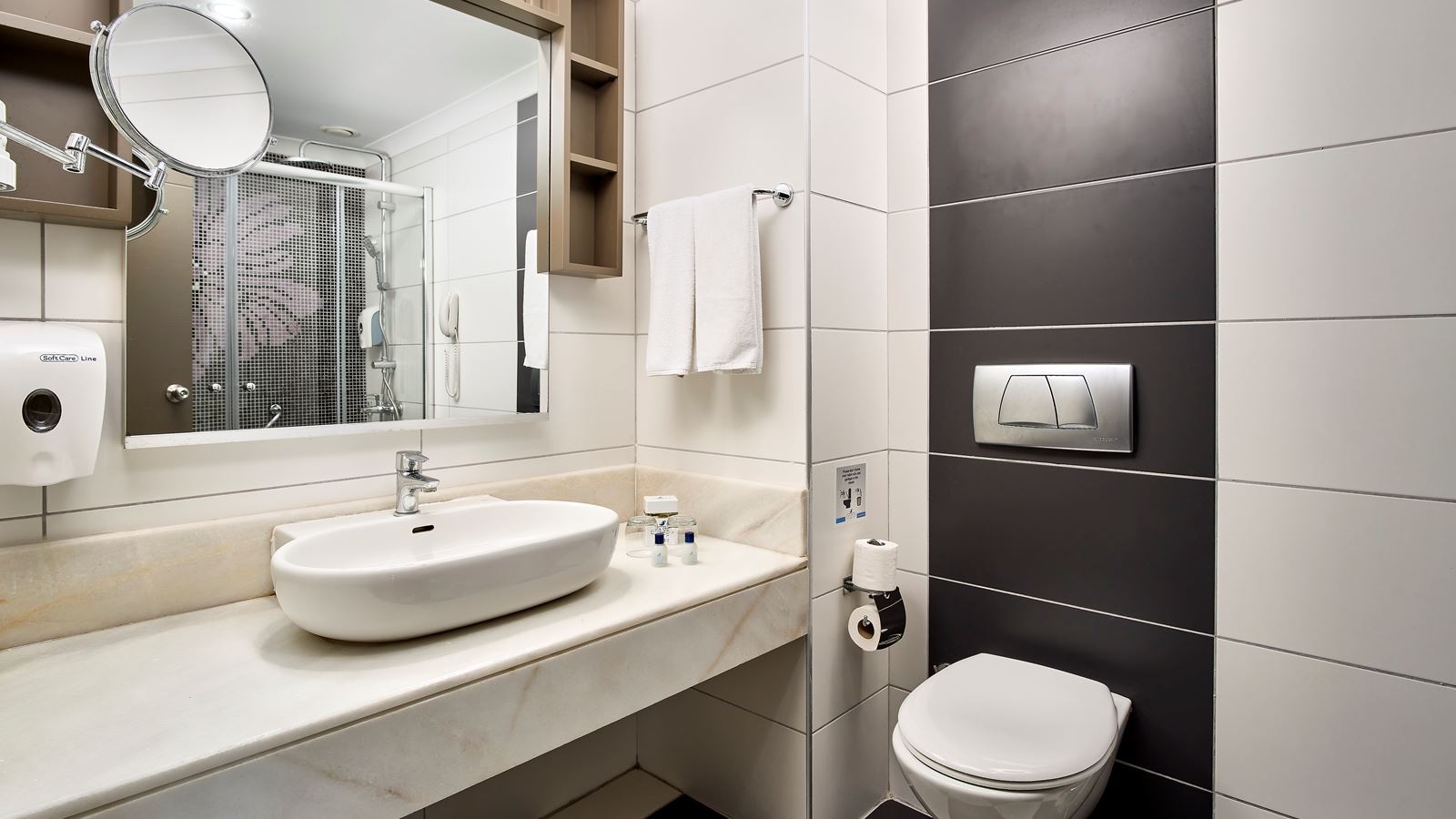 rooms-standard-land-view-room