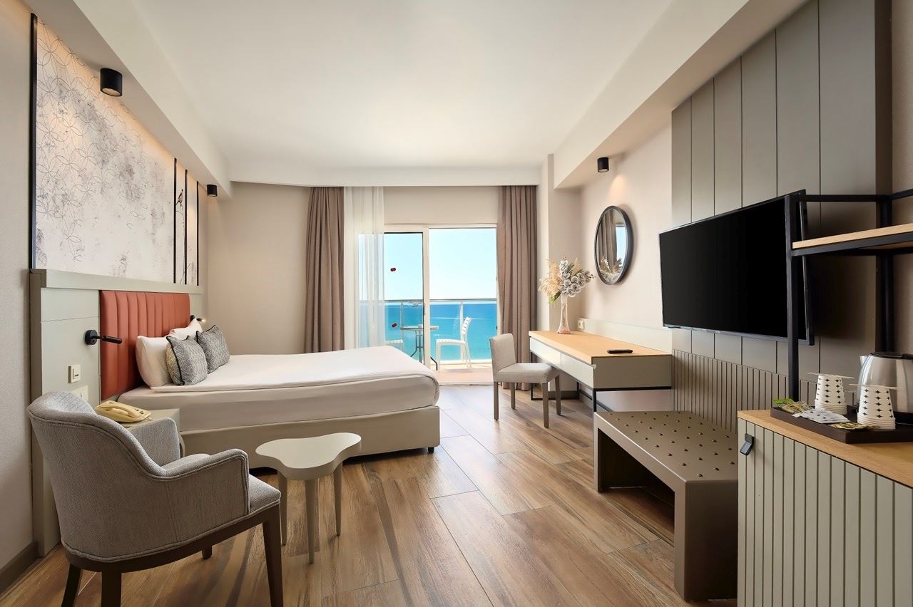 rooms-big-family-land-view-room